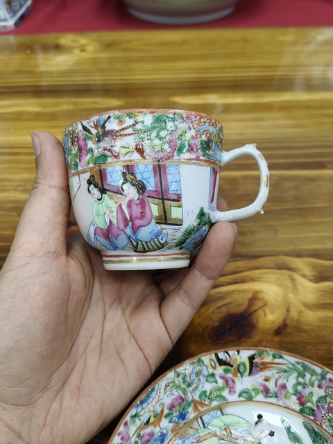 古玩陶瓷人物花鳥蝶紋廣彩杯盤真品鑒賞圖