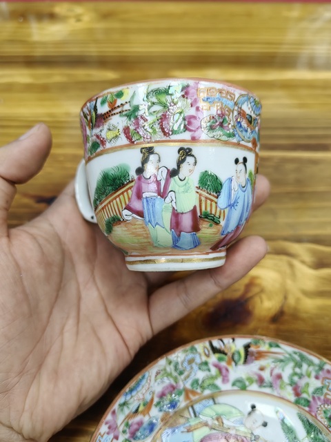 古玩陶瓷人物花鳥蝶紋廣彩杯盤真品鑒賞圖