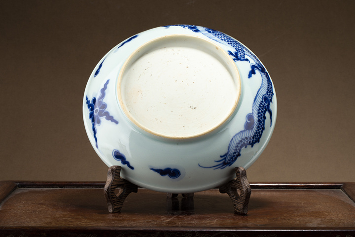 古玩陶瓷清雍乾·青花過墻龍紋盤真品鑒賞圖