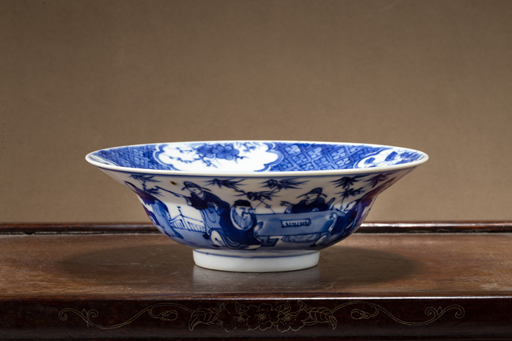 古玩陶瓷晚清·青花內(nèi)五福捧壽外竹林七賢紋折沿碗真品鑒賞圖