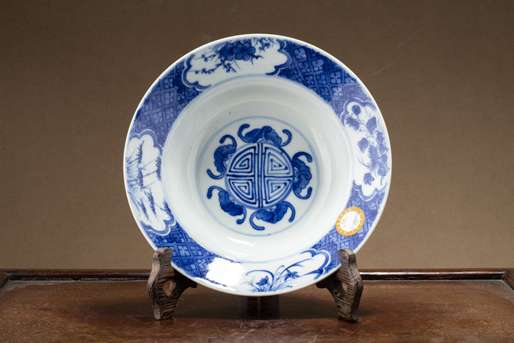古玩陶瓷晚清·青花內(nèi)五福捧壽外竹林七賢紋折沿碗真品鑒賞圖