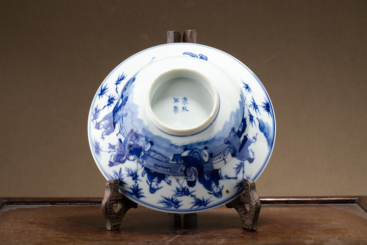 古玩陶瓷晚清·青花內(nèi)五福捧壽外竹林七賢紋折沿碗真品鑒賞圖