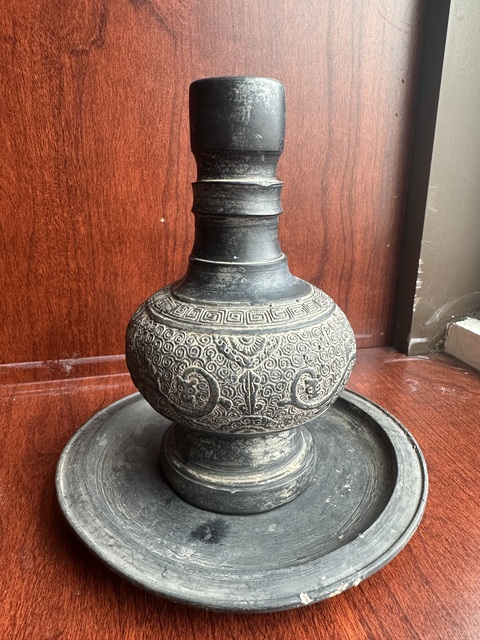古玩陶瓷黑陶印龍紋直口瓶真品鑒賞圖