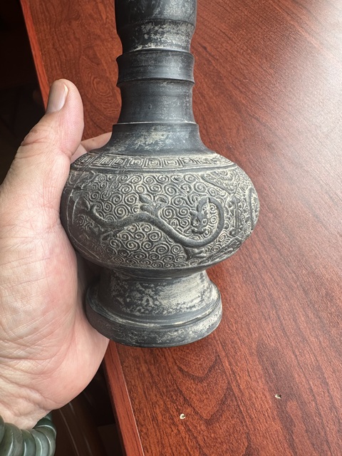 古玩陶瓷黑陶印龍紋直口瓶真品鑒賞圖