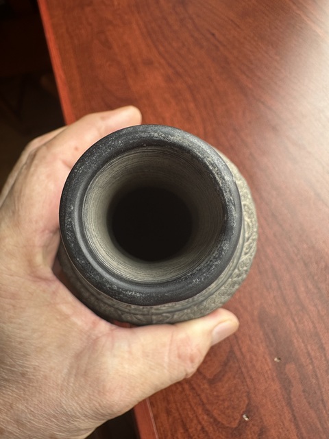 古玩陶瓷黑陶印龍紋直口瓶真品鑒賞圖