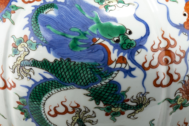 古玩陶瓷清晚·“成化年制”青花五彩海水龍紋尊真品鑒賞圖