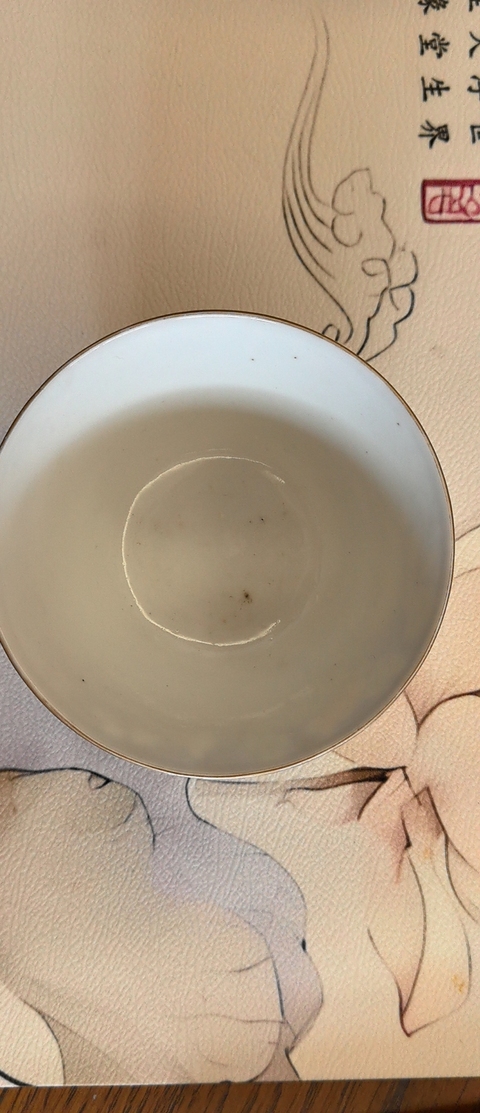 古玩陶瓷光緒藍(lán)料彩地粉彩洞石花鳥茶碗真品鑒賞圖