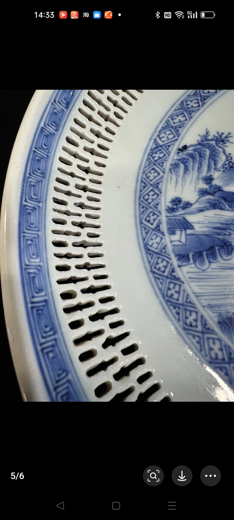 古玩陶瓷山水紋青花鏤空盤真品鑒賞圖