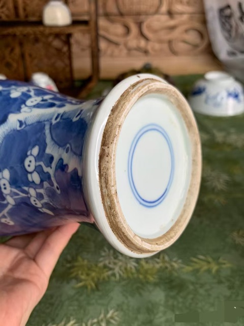古玩陶瓷青花留白冰梅紋雞腿瓶真品鑒賞圖