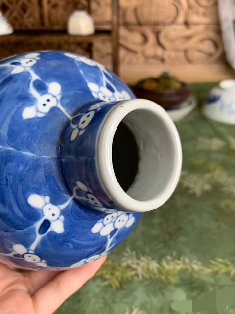 古玩陶瓷青花留白冰梅紋雞腿瓶真品鑒賞圖