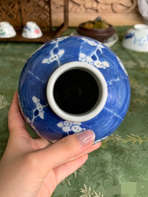 古玩陶瓷青花留白冰梅紋雞腿瓶真品鑒賞圖