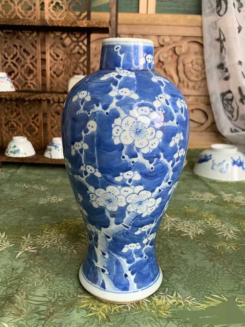 古玩陶瓷青花留白冰梅紋雞腿瓶真品鑒賞圖