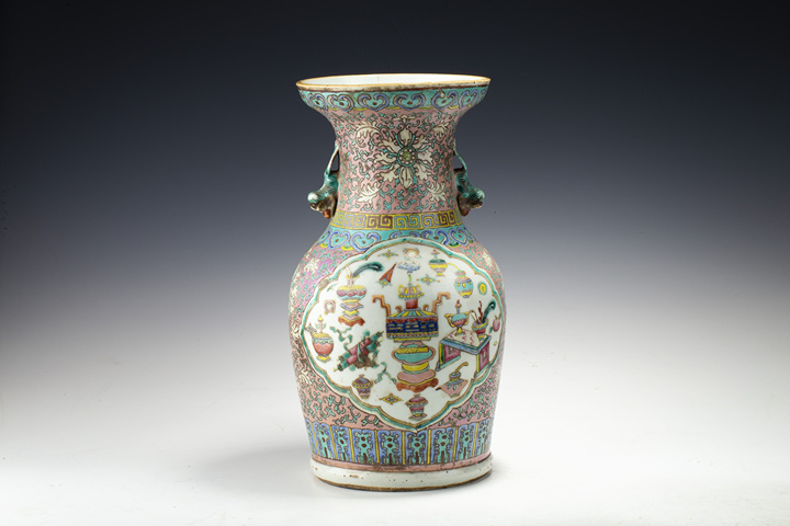 古玩陶瓷清晚·粉彩開窗博古紋獅耳瓶真品鑒賞圖