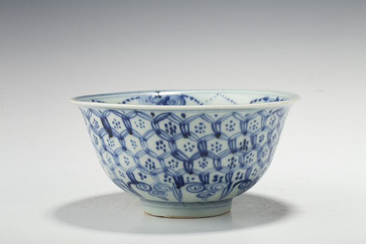 古玩陶瓷明中·青花十字寶杵龜背紋碗真品鑒賞圖