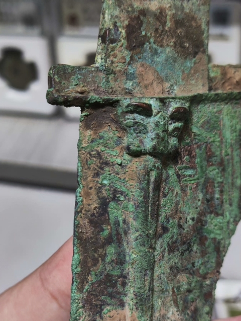 古玩銅器商代虎紋戈真品鑒賞圖