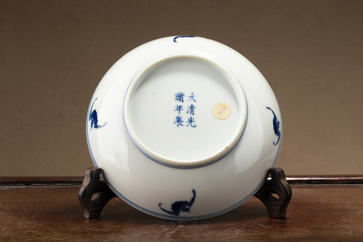 古玩陶瓷清光緒·青花云鶴八卦龍紋盤（官）真品鑒賞圖