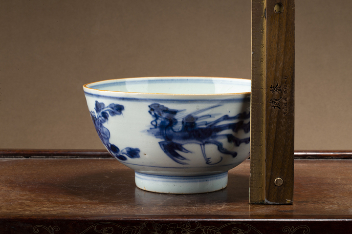 古玩陶瓷清康熙·青花鳳穿牡丹紋碗真品鑒賞圖