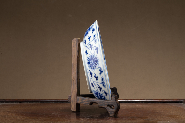 古玩陶瓷清同治·青花纏枝蓮紋盤（官）真品鑒賞圖