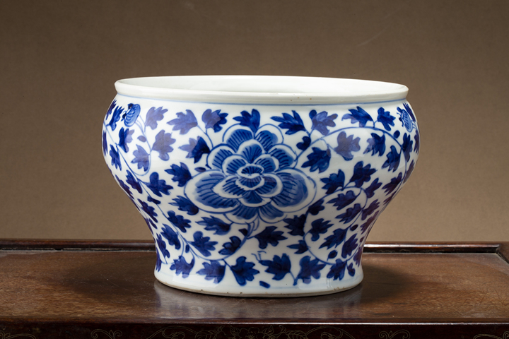 古玩陶瓷清晚·青花纏枝牡丹紋馬蹄尊真品鑒賞圖