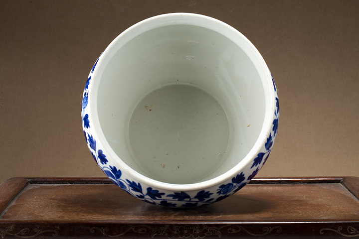 古玩陶瓷清晚·青花纏枝牡丹紋馬蹄尊真品鑒賞圖