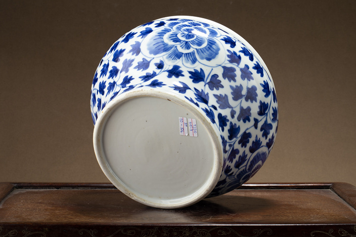 古玩陶瓷清晚·青花纏枝牡丹紋馬蹄尊真品鑒賞圖