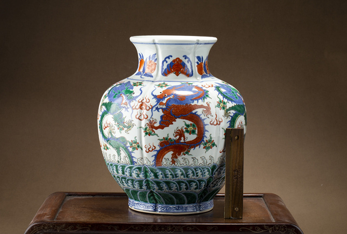 古玩陶瓷清晚·青花五彩海水龍紋尊真品鑒賞圖