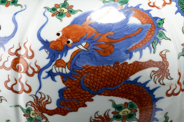 古玩陶瓷清晚·青花五彩海水龍紋尊真品鑒賞圖