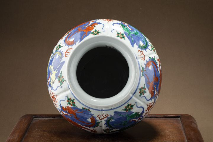 古玩陶瓷清晚·青花五彩海水龍紋尊真品鑒賞圖