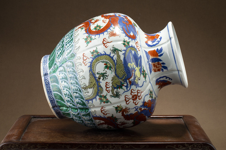 古玩陶瓷清晚·青花五彩海水龍紋尊真品鑒賞圖