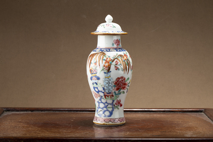 古玩陶瓷清雍正·粉彩博古花卉紋蓋瓶真品鑒賞圖