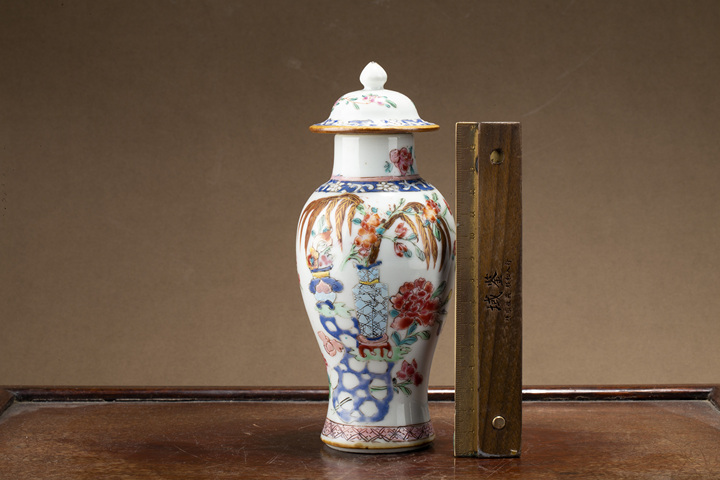 古玩陶瓷清雍正·粉彩博古花卉紋蓋瓶真品鑒賞圖