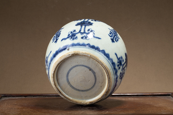 古玩陶瓷清中·青花花間壽字紋罐真品鑒賞圖