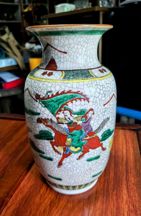 古玩陶瓷五彩刀馬旦人物故事紋瓶真品鑒賞圖