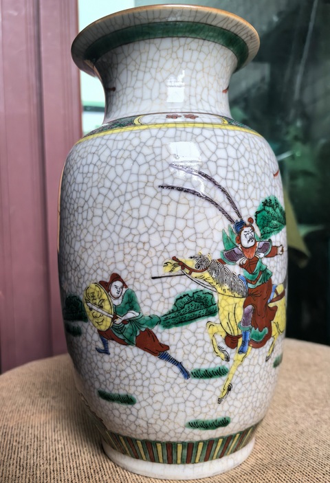 古玩陶瓷五彩刀馬旦人物故事紋瓶真品鑒賞圖
