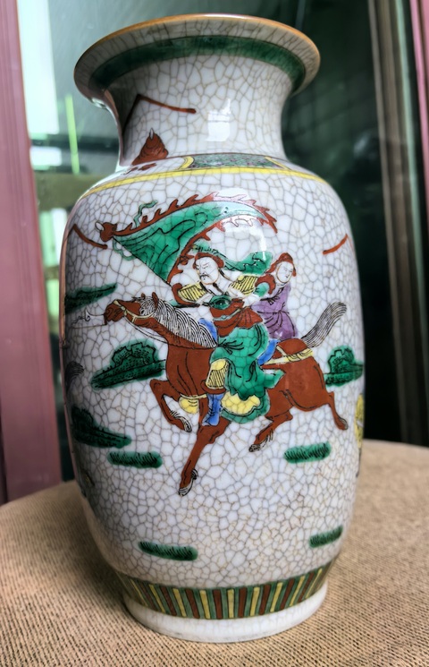 古玩陶瓷五彩刀馬旦人物故事紋瓶真品鑒賞圖