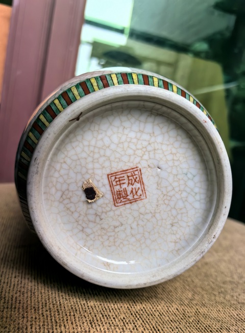 古玩陶瓷五彩刀馬旦人物故事紋瓶真品鑒賞圖