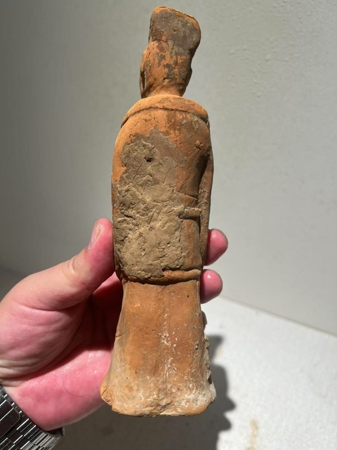 古玩陶瓷兩晉·文官袍俑真品鑒賞圖