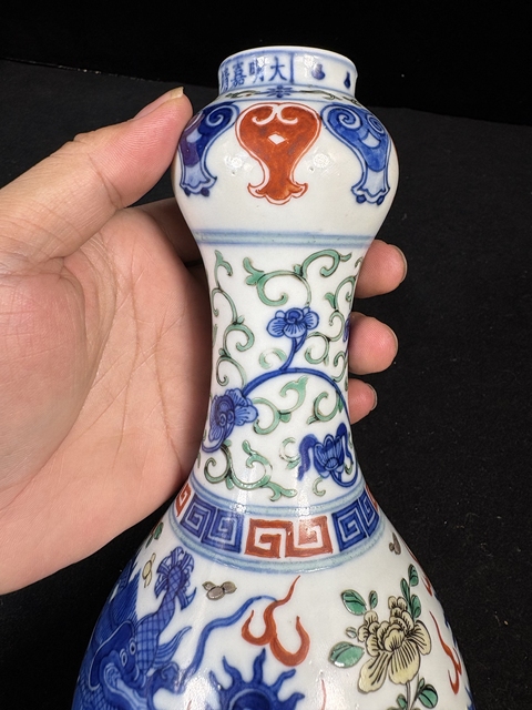 古玩陶瓷青花五彩蒜頭瓶真品鑒賞圖