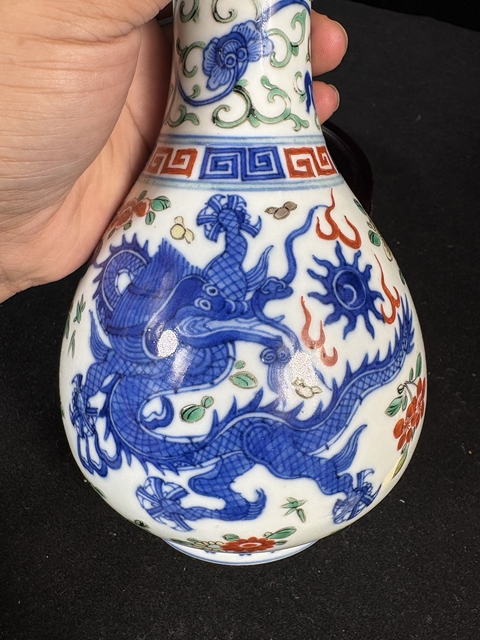 古玩陶瓷青花五彩蒜頭瓶真品鑒賞圖
