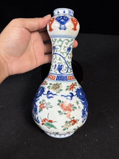 古玩陶瓷青花五彩蒜頭瓶真品鑒賞圖