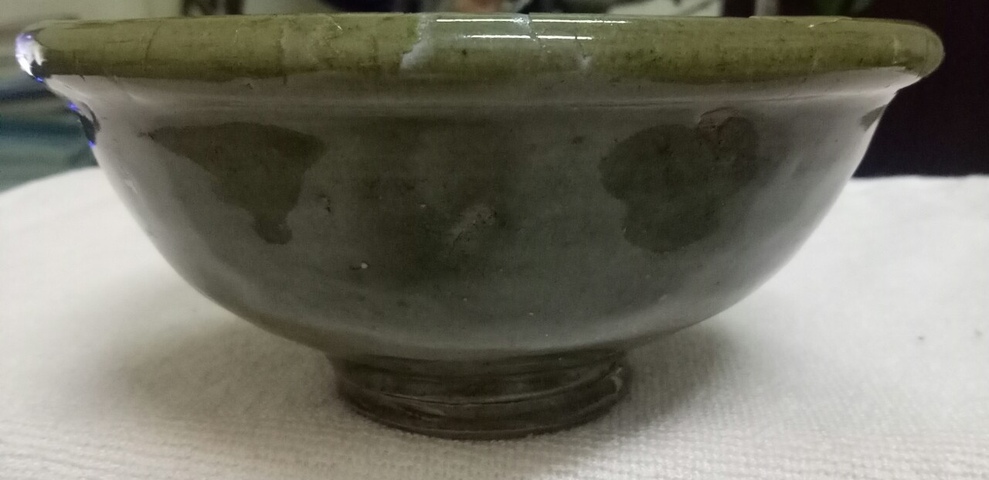 古玩陶瓷龍泉窯青釉唇口圈足澀圈碗真品鑒賞圖