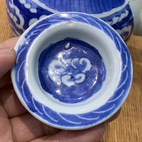 古玩陶瓷青花云蝠紋茶壺真品鑒賞圖