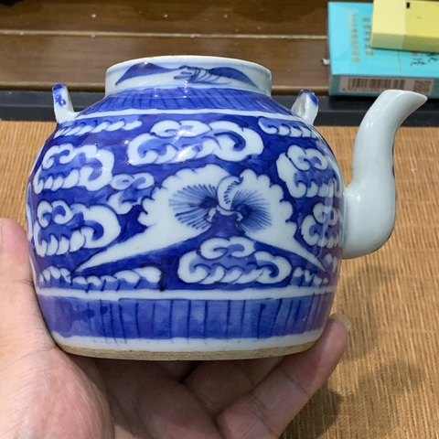 古玩陶瓷青花云蝠紋茶壺真品鑒賞圖