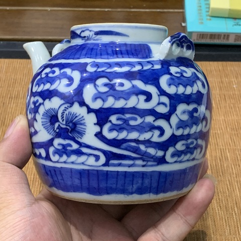 古玩陶瓷青花云蝠紋茶壺真品鑒賞圖