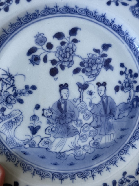 古玩陶瓷人物紋青花盤真品鑒賞圖