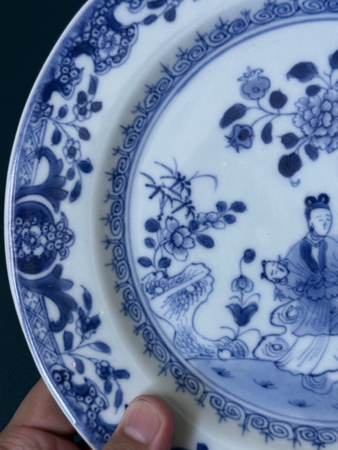 古玩陶瓷人物紋青花盤真品鑒賞圖