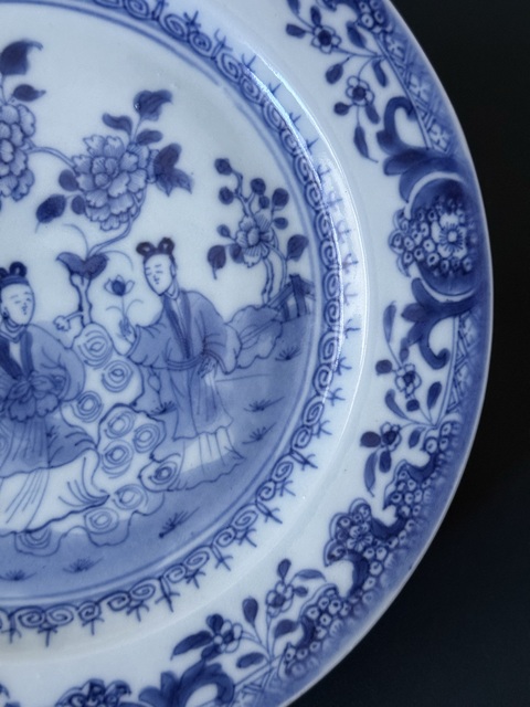 古玩陶瓷人物紋青花盤真品鑒賞圖