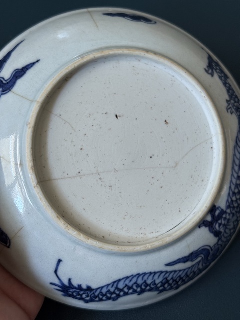 古玩陶瓷過墻龍紋青花盤真品鑒賞圖