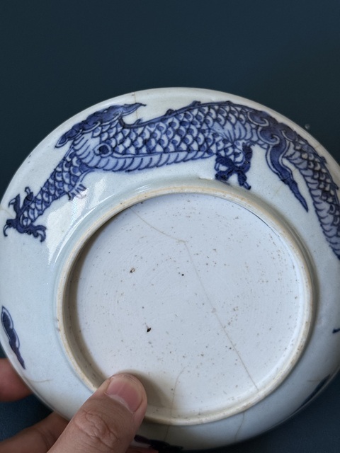 古玩陶瓷過墻龍紋青花盤真品鑒賞圖