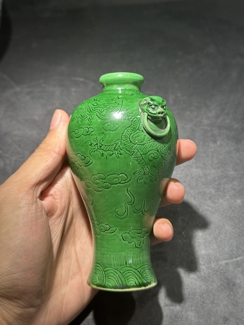 古玩陶瓷雙鋪首綠釉龍紋梅瓶真品鑒賞圖